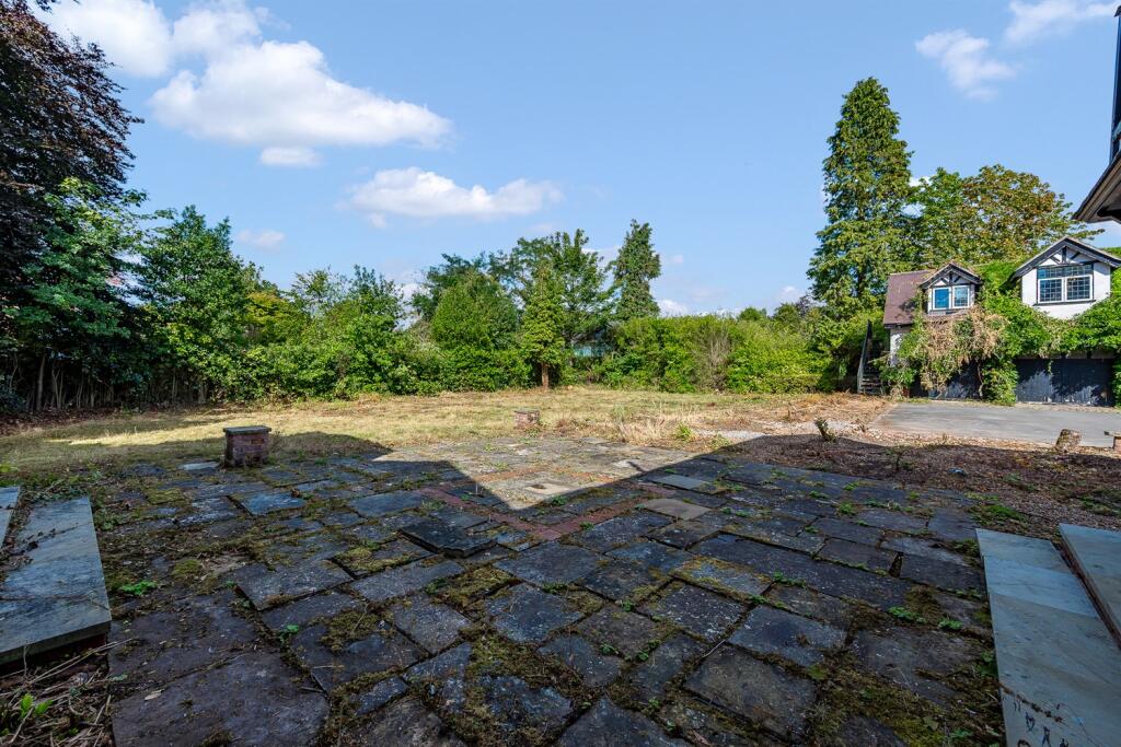 6 bedroom detached house for sale in Bankhall Lane, Hale, WA15